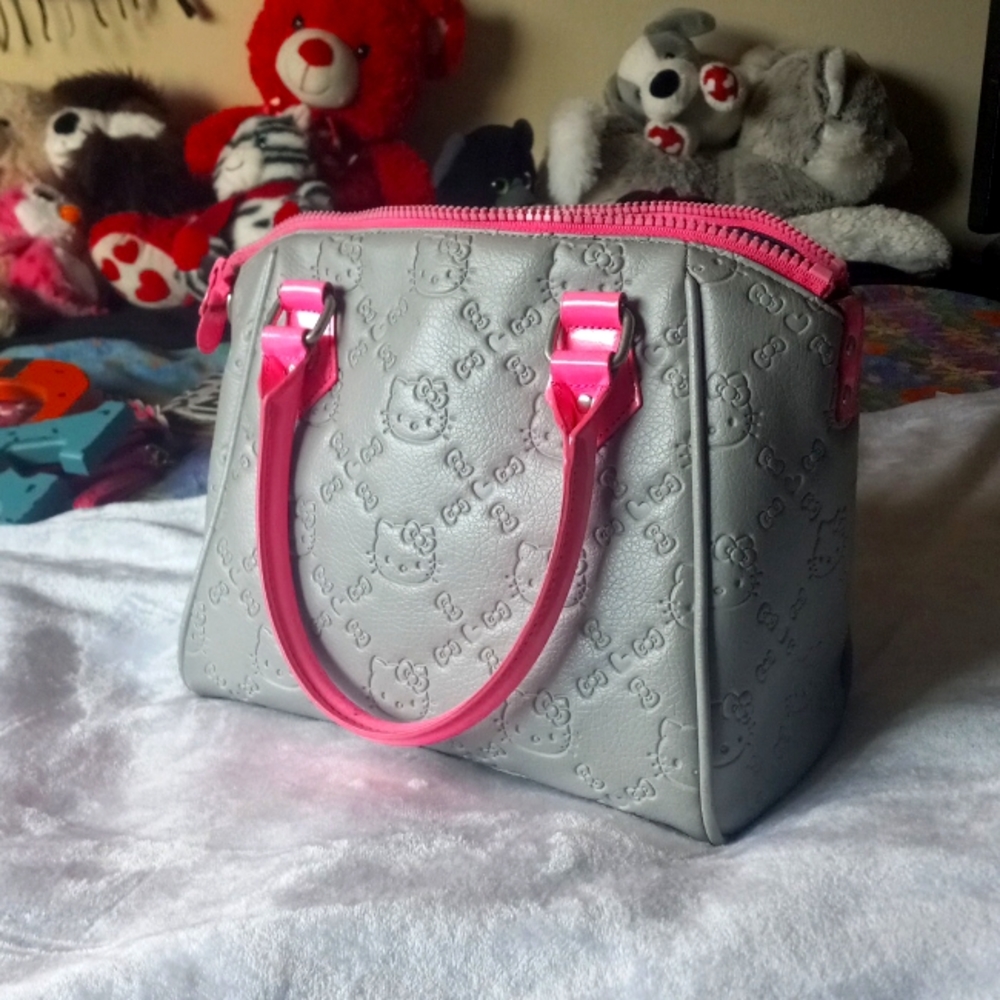 Hello Kitty Purse - Picture 2 of 4